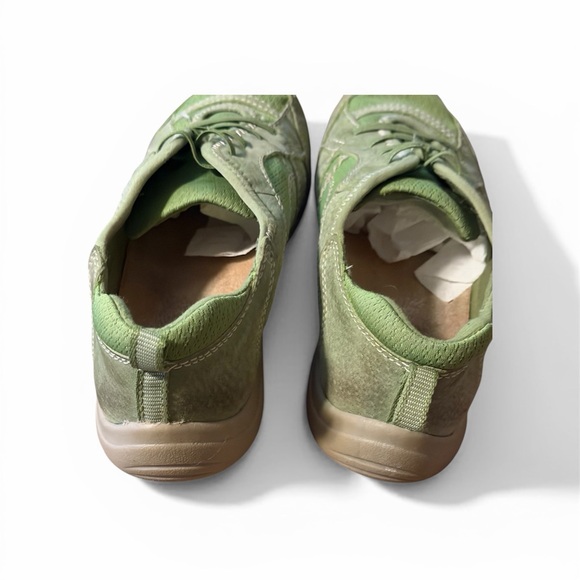Earth Origins Carly Women's Leather Slip-On Comfort Sneakers Green Size 8M - Picture 5 of 6